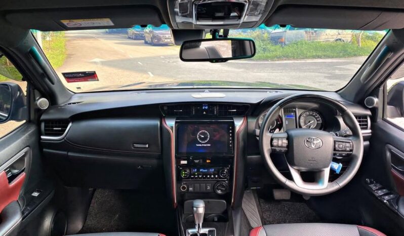 
Toyota Fortuner full									