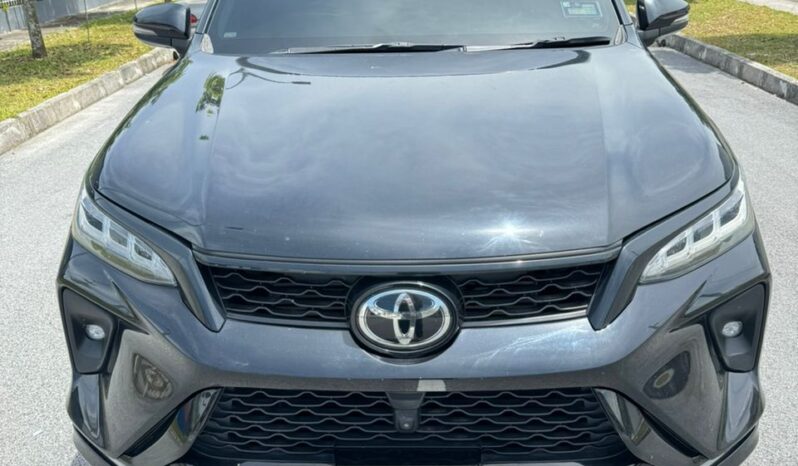 
Toyota Fortuner full									