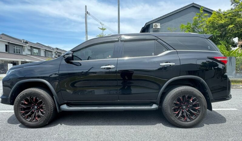 
Toyota Fortuner full									