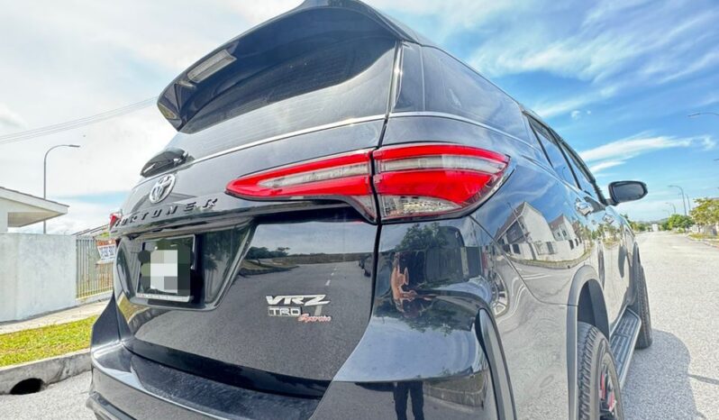 
Toyota Fortuner full									