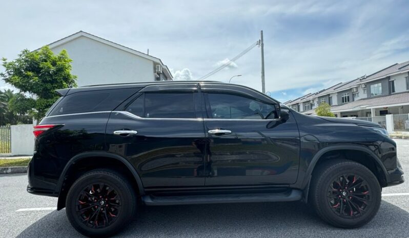 
Toyota Fortuner full									