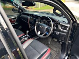 
Toyota Fortuner full									