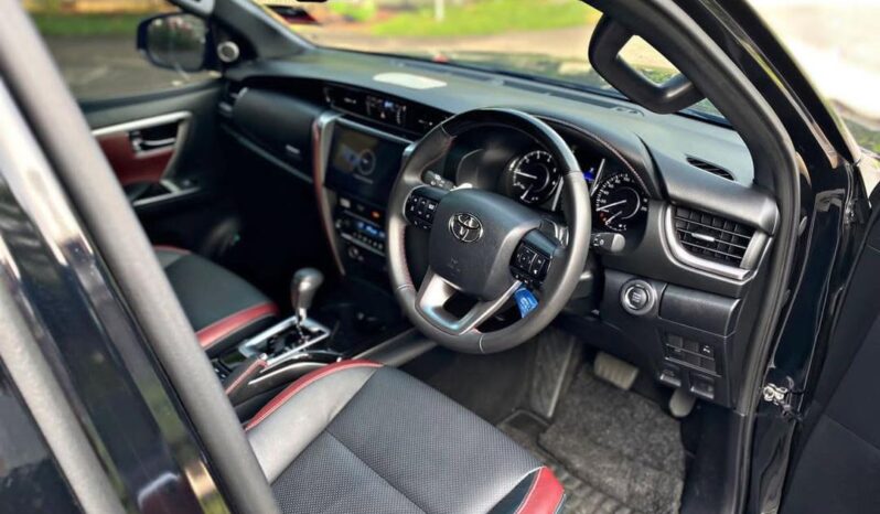 
Toyota Fortuner full									