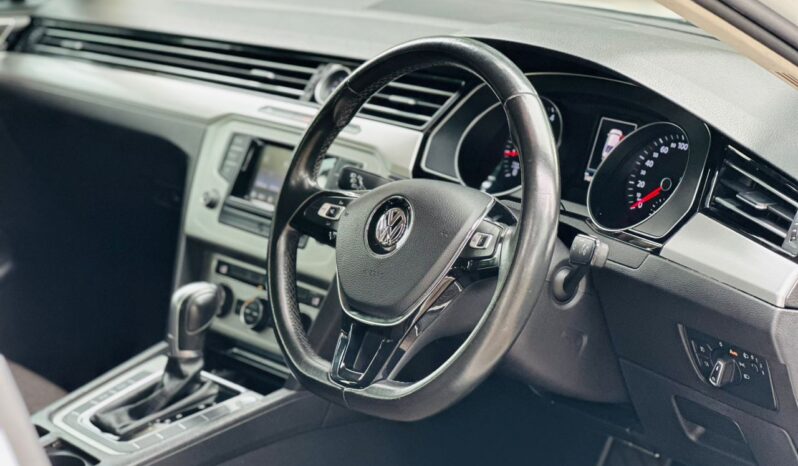 
Volkswagen Passat full									